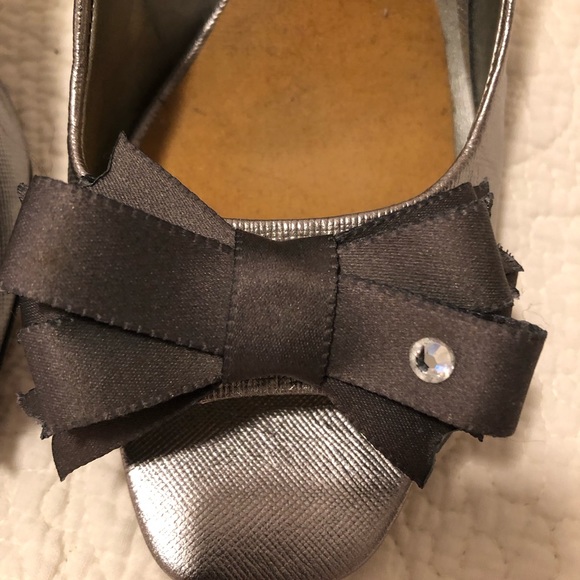 Nine West size 9M silver heels - Picture 6 of 11